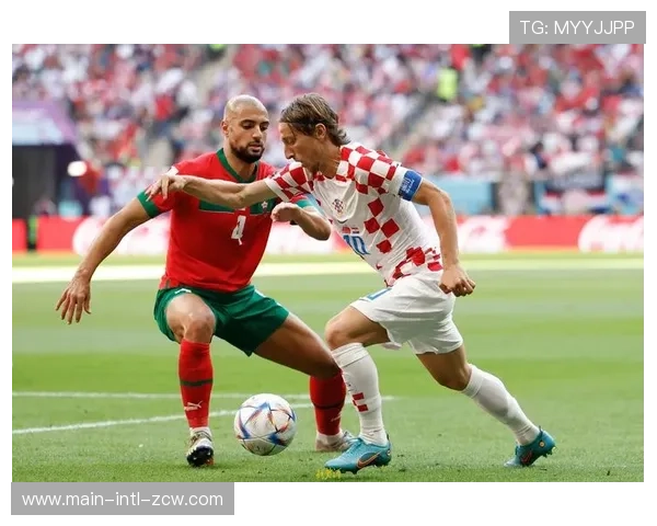 终场哨响，克罗地亚老将莫德里奇跪地掩面