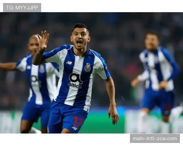 战术板：解析弗赖堡三中卫体系如何限制住斯图加特的快速反击